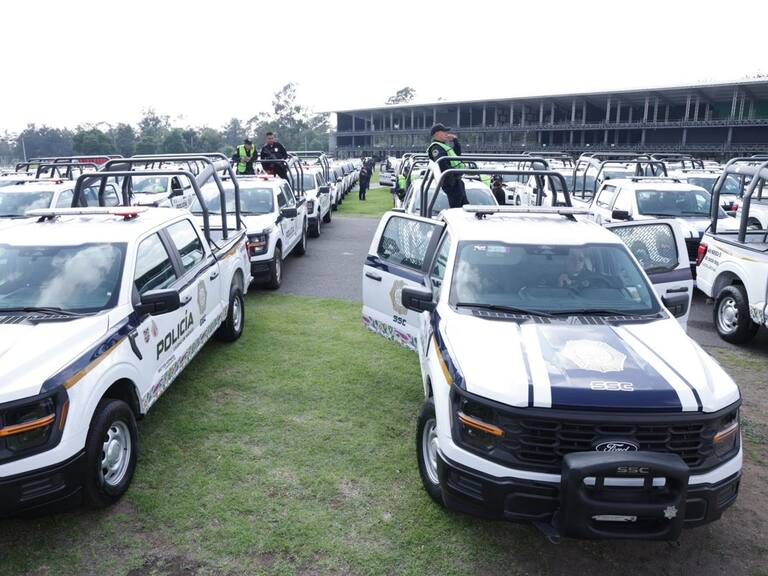 Entrega Clara Brugada 3 mil 500 nuevas patrullas a la policía de la CDMX