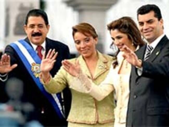 Esposa de Zelaya encabeza marcha en Honduras