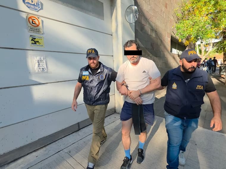 Contralmirante detenido en Argentina pedirá asilo; teme por su vida