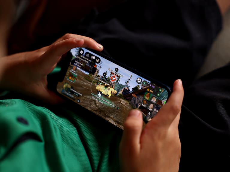 Roblox Introduces Mandatory Age Checks For Chat Features