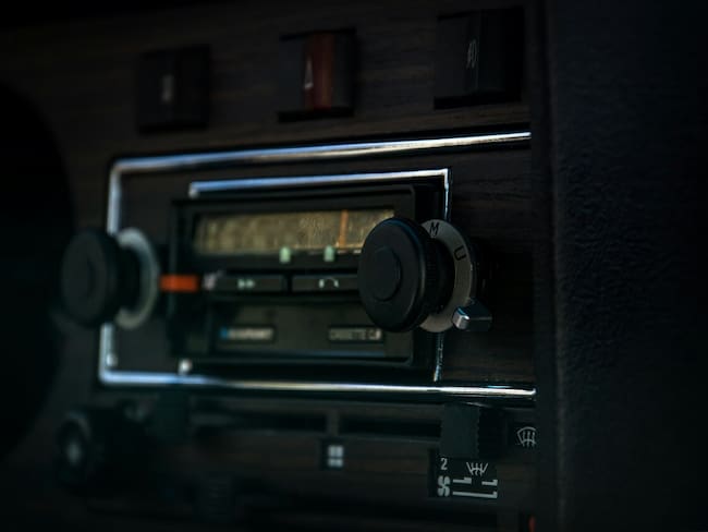 Normas sobre publicidad y patrocinio: lo que se puede decir en la televisión y la radio en México