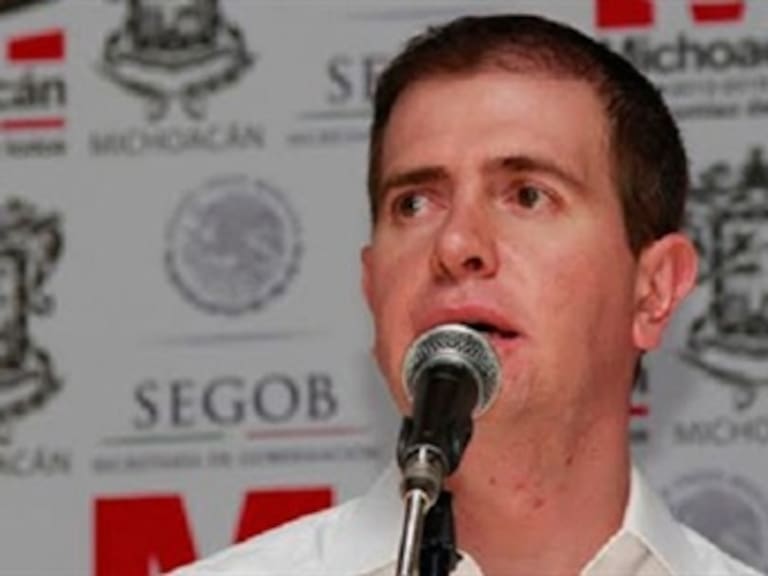 Van 500 armas en desarme de autodefensas en Michoacán