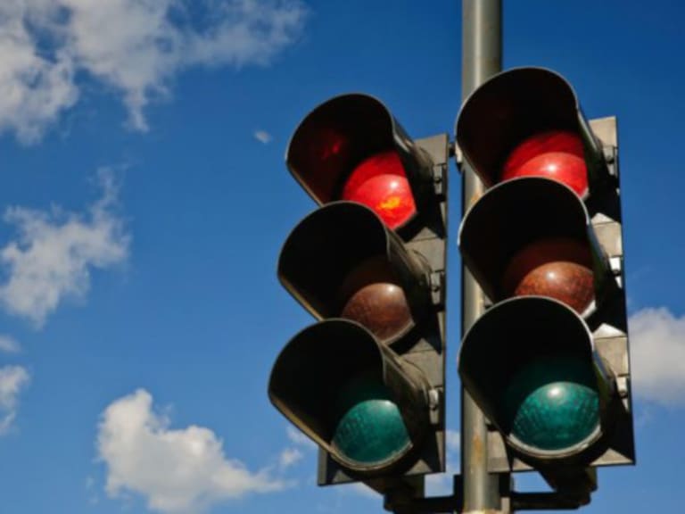 Cómo cambiar a verde la luz de algunos semáforos