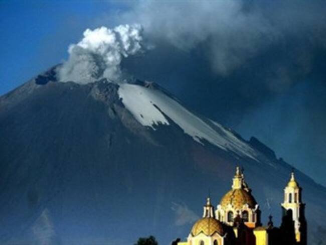 Descartan desalojo por actividad del Popocatépetl