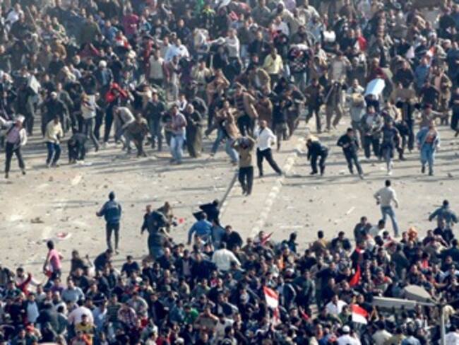 Seguidores de Mubarak son policías puestos por el propio gobierno: turista mexicano