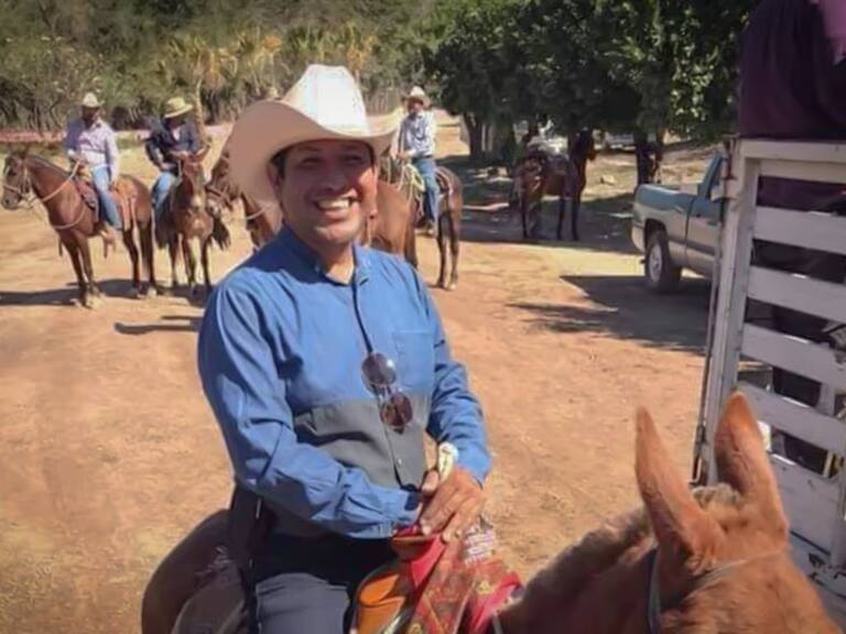 Ramón Alberto Velázquez Ontiveros, presidente de la Asociación Ganadera de Coyotitán, del municipio de San Ignacio, Sinaloa, fue secuestrado y posteriormente asesinado, cuando se dirigía a Culiacán.
