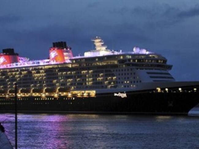 Sigue la búsqueda de dos tripulantes de barco volcado en río Rin