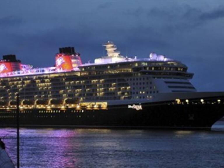 Sigue la búsqueda de dos tripulantes de barco volcado en río Rin