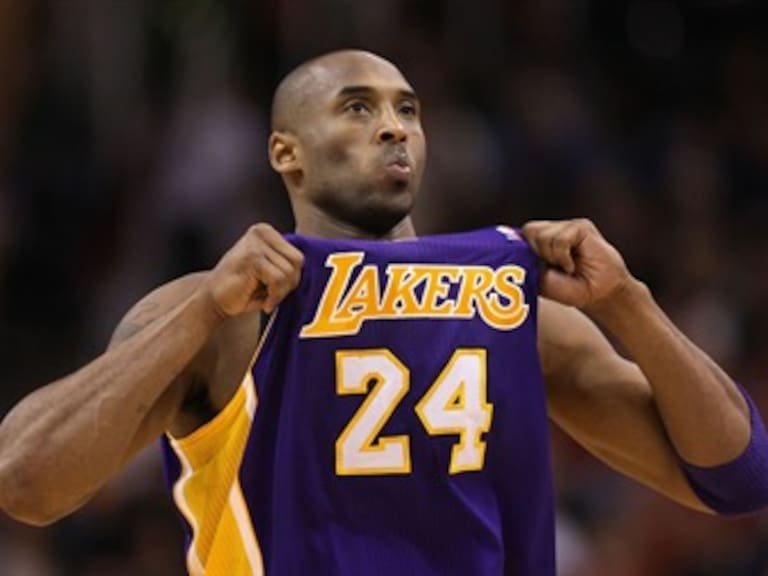 Los Lakers ganan y Kobe Bryant llega a los 32.000 puntos