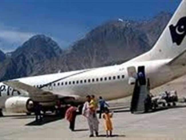 Aterriza de emergencia avión en Atenas por amenaza de bomba