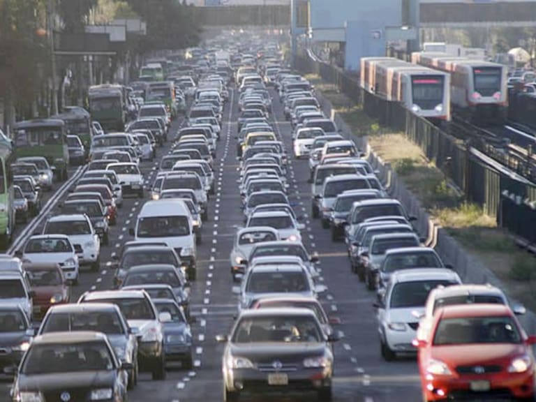 El tráfico en México avanza en promedio 6 km cada 30 minutos