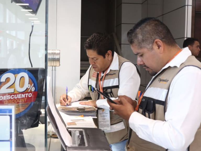 Revisan licencias de comercios en el Aeropuerto de Guadalajara