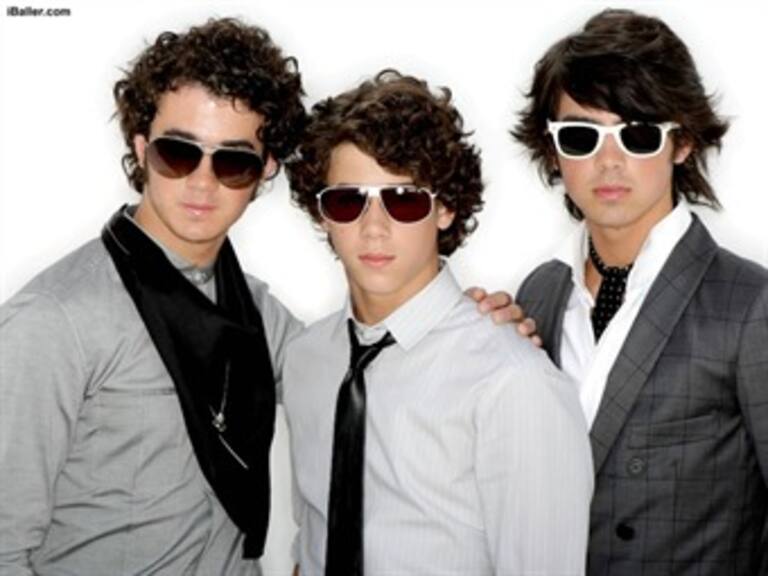 Desatan Jonas Brothers frenesí en Costa Rica
