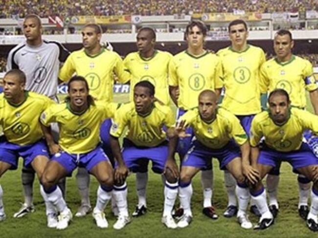 Brasil llega a Port Elizabeth en medio de euforia de aficionados