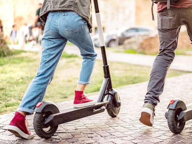 Licencia tipo A y B para scooters y bicis eléctricas: cuánto cuestan y cuál debes tramitar