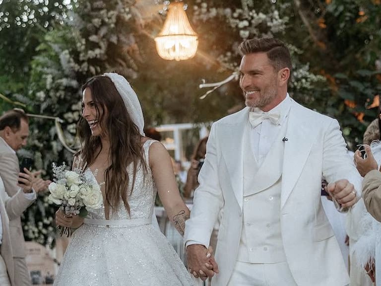 El actor argentino Julián Gil y la periodista mexicana Valeria Marín celebraron su boda en Cidra, Puerto Rico.