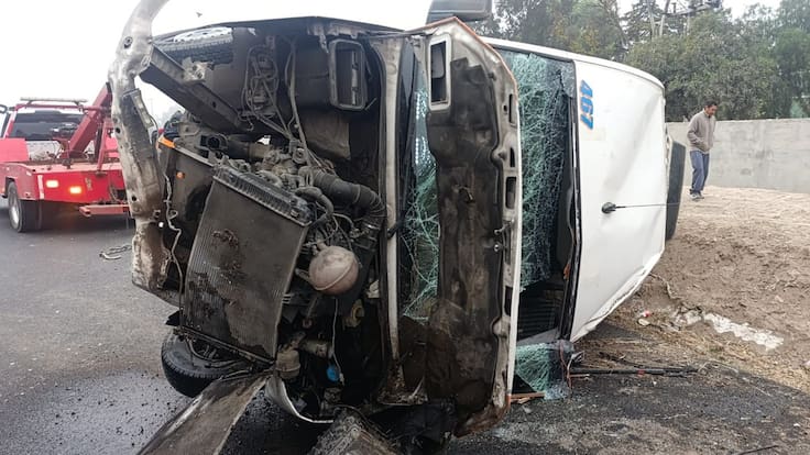 Volcadura deja 13 lesionados en el Circuito Exterior Mexiquense