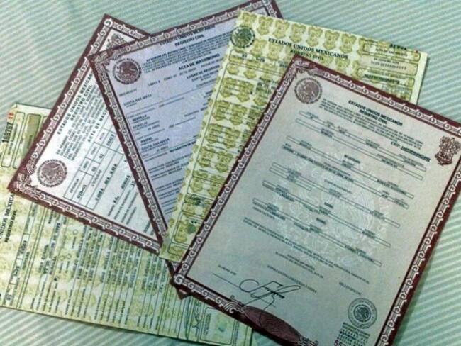 Entrega Gobierno de la Ciudad actas a migrantes deportados