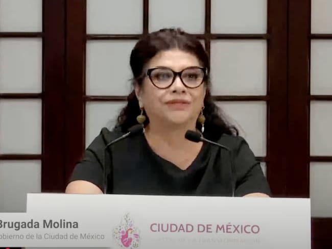 Con el rostro contenido, Brugada lanza mensaje a la población tras el asesinato de dos de sus colaboradores