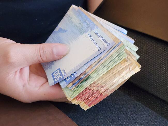 Esto hace el SAT si te depositan más de 15 mil pesos a tu cuenta