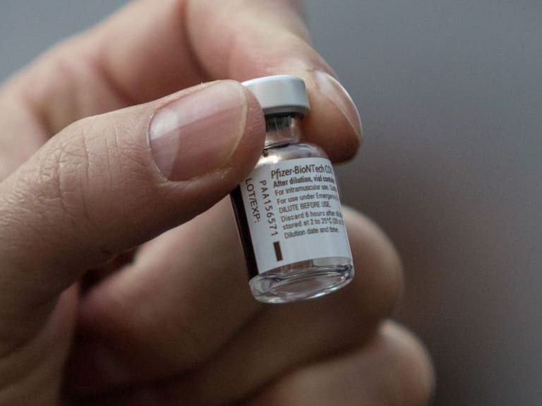 Es un regalo tener la oportunidad de vacunarse: Médico inmunizado