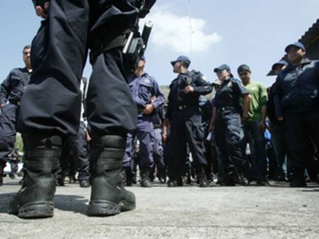Paran labores policías de Lázaro Cárdenas, Michoacán
