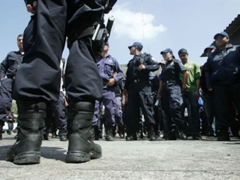 Paran labores policías de Lázaro Cárdenas, Michoacán