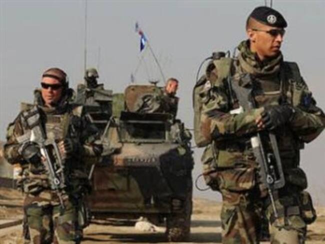 Suspende Francia misión militar en Afganistán