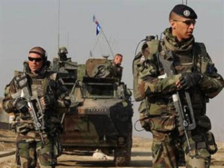 Suspende Francia misión militar en Afganistán