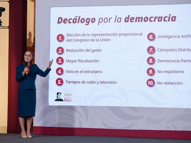 Presenta Sheinbaum Decálogo por la Democracia… alista “Plan B”