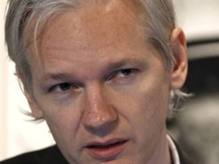 Sopitas, locutor. Reporte sobre el caso de Julian Assange