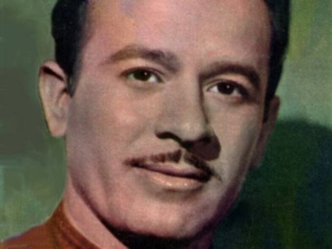 Develan escultura en bronce de Pedro Infante