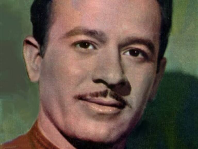 Develan escultura en bronce de Pedro Infante