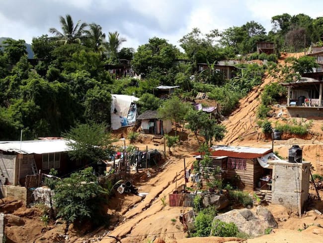 Anuncia AMLO programa para regularizar escrituras de viviendas en Acapulco