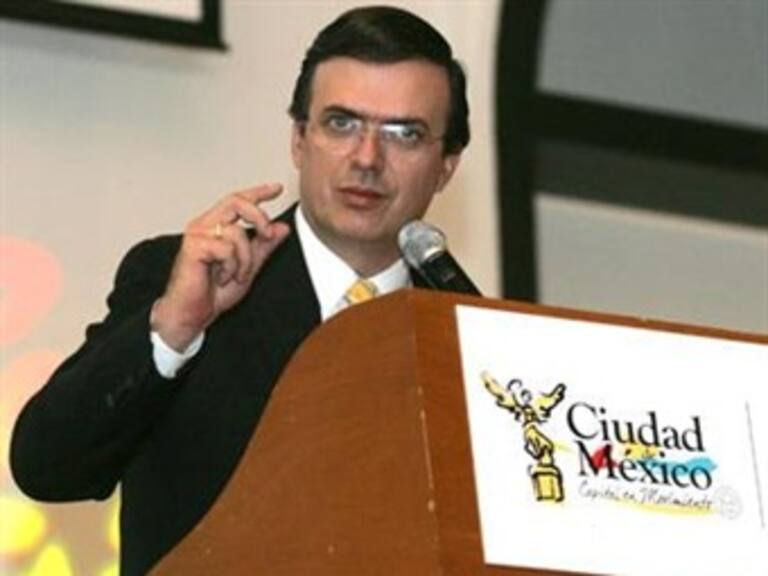 Advierte Ebrard que seguirá la defensa del presupuesto del DF