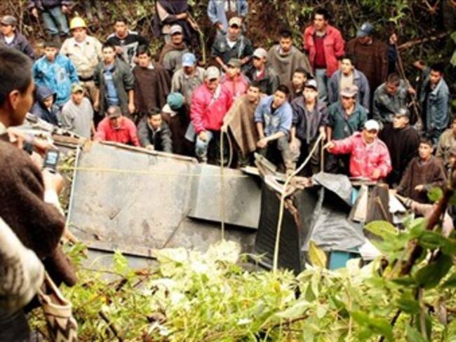 Mueren seis mineros en accidente de tránsito en Colombia
