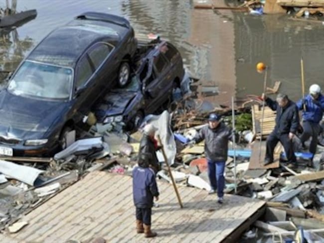Rescatan a dos sobrevivientes 9 días después del sismo en Japón