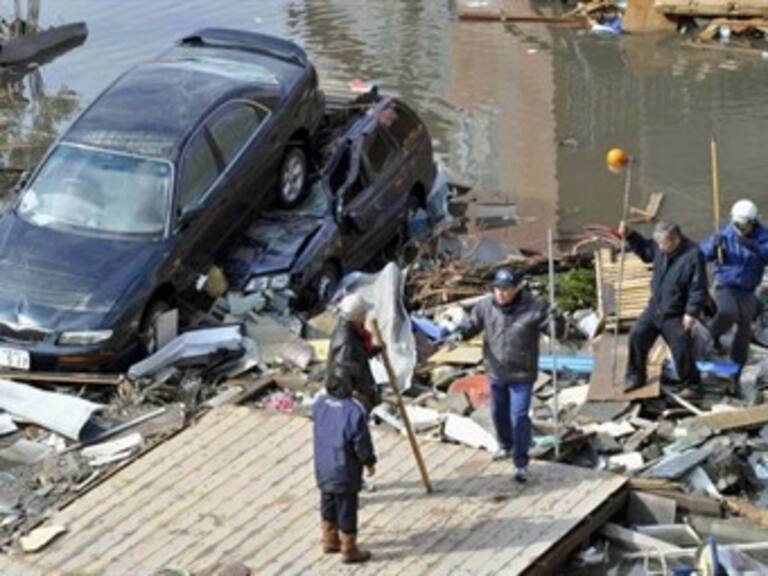 Rescatan a dos sobrevivientes 9 días después del sismo en Japón