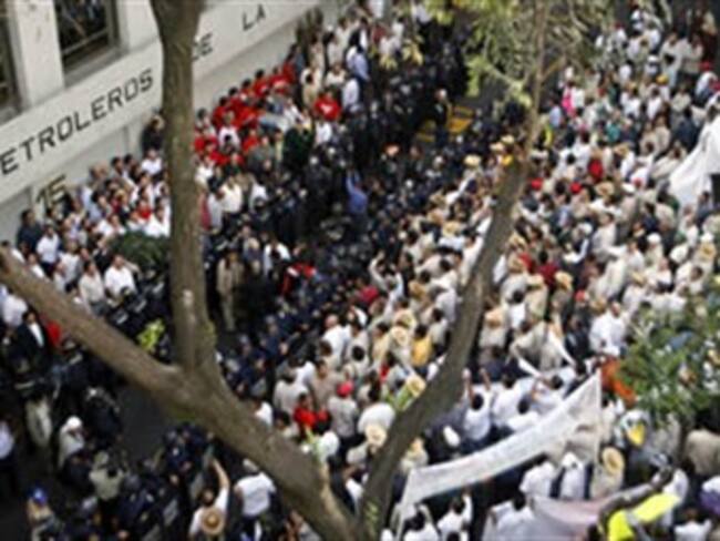 Arriba movilización de trabajadores petroleros al Zócalo