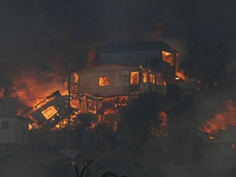 Chile: Decretan alerta roja en Valparaíso por incendio