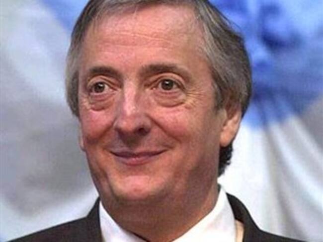 Renuncia Néstor Kirchner como líder del partido peronista