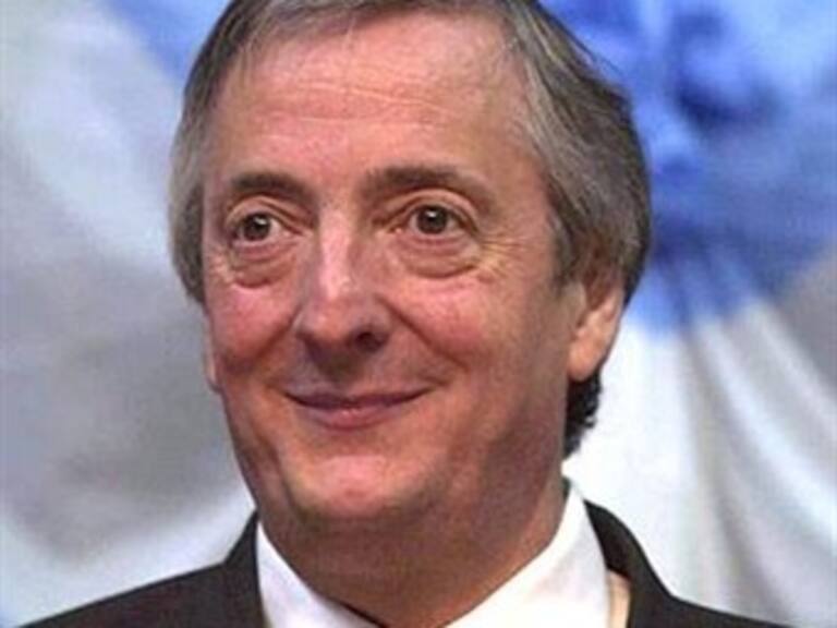Renuncia Néstor Kirchner como líder del partido peronista