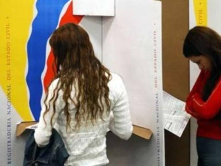 Abren centros electorales en Colombia con normalidad