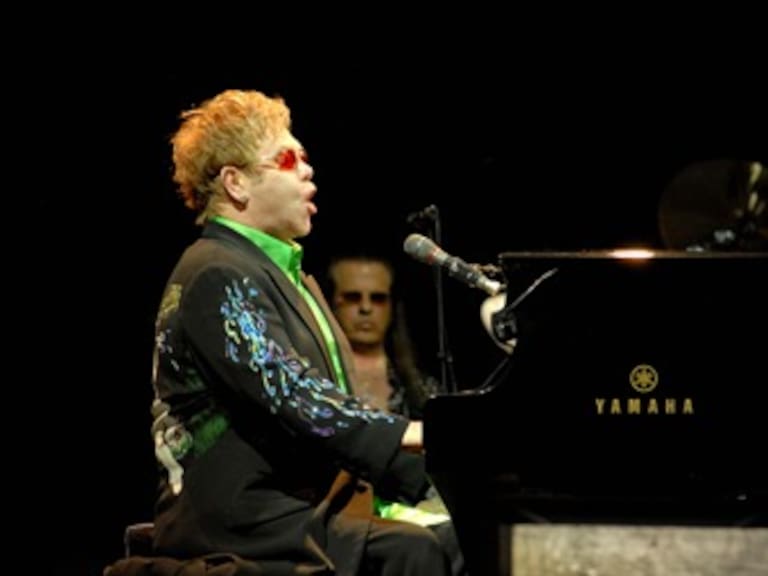 Resplandece Elton John en Chichén Itzá