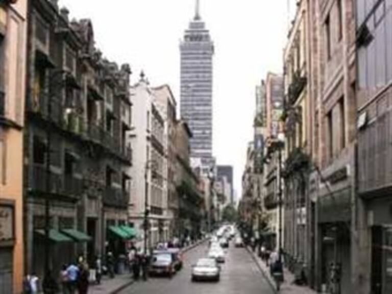 Funciona calle Madero como paso peatonal por tercer fin de semana