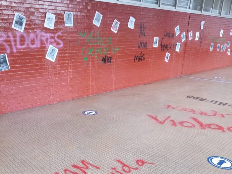 Así lucen las paredes de la Facultad de Medicina de la UNAM