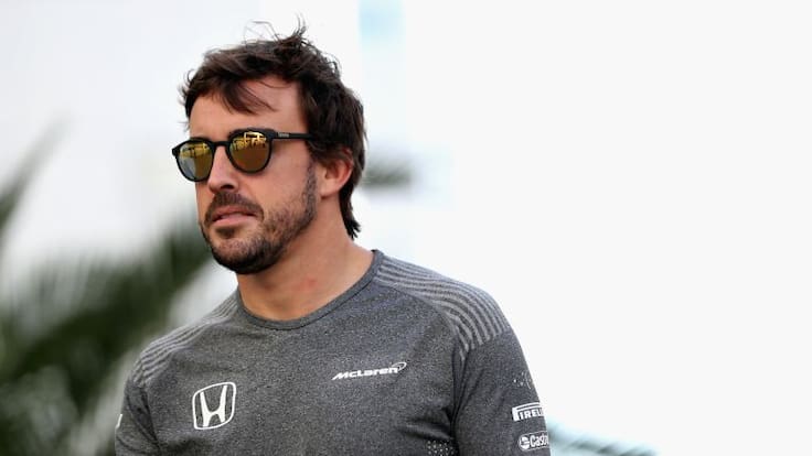 Fernando Alonso fulmina a dos pájaros a 350 km/hora
