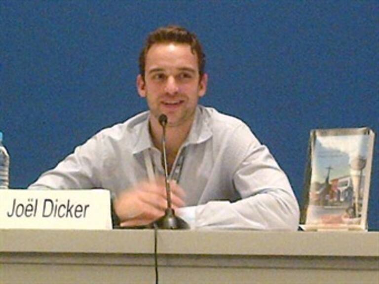 Presenta Joël Dicker, obra ‘La verdad sobre la muerte de Harry Quebert’