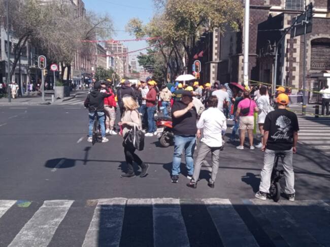 Protestan trabajadores de Plaza Izazaga 89
