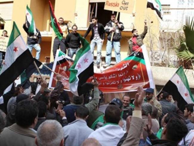 Liberan rebeldes sirios a cientos de presos en cárcel de Alepo